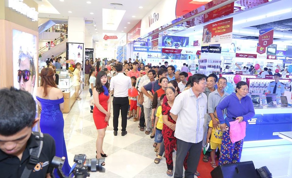 HÁO HỨC CHỜ ĐÓN “ĐẠI TIỆC KHUYẾN MẠI ĐÊM” TẠI VINCOM