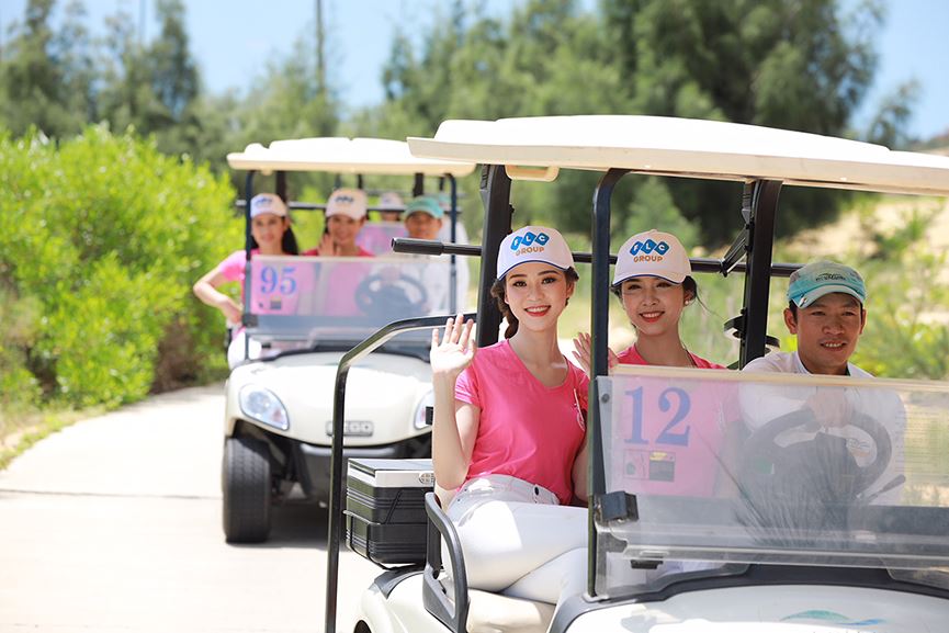 30 người đẹp HHVN làm quen với môn thể thao quý tộc