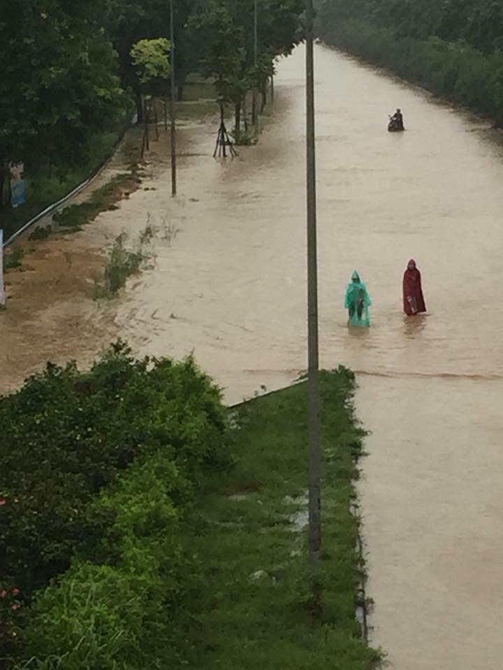 Nhiều tỉnh thiệt hại nặng nề do mưa lũ kéo dài