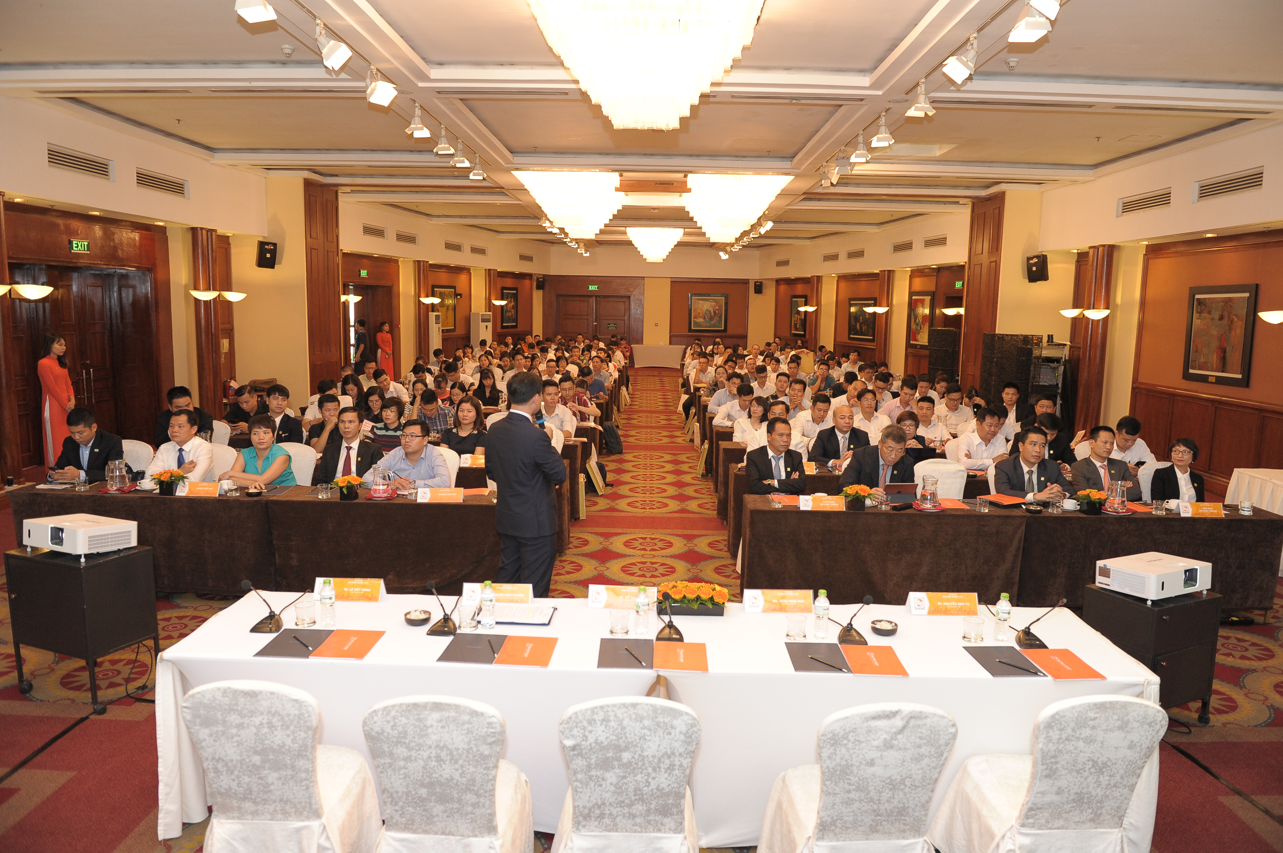 Trước đó vào ngày 27/6/2018, Roadshow Hải Phát Invest tại Hà Nội đã thu hút sự chú ý của rất đông các Nhà đầu tư tham dự.