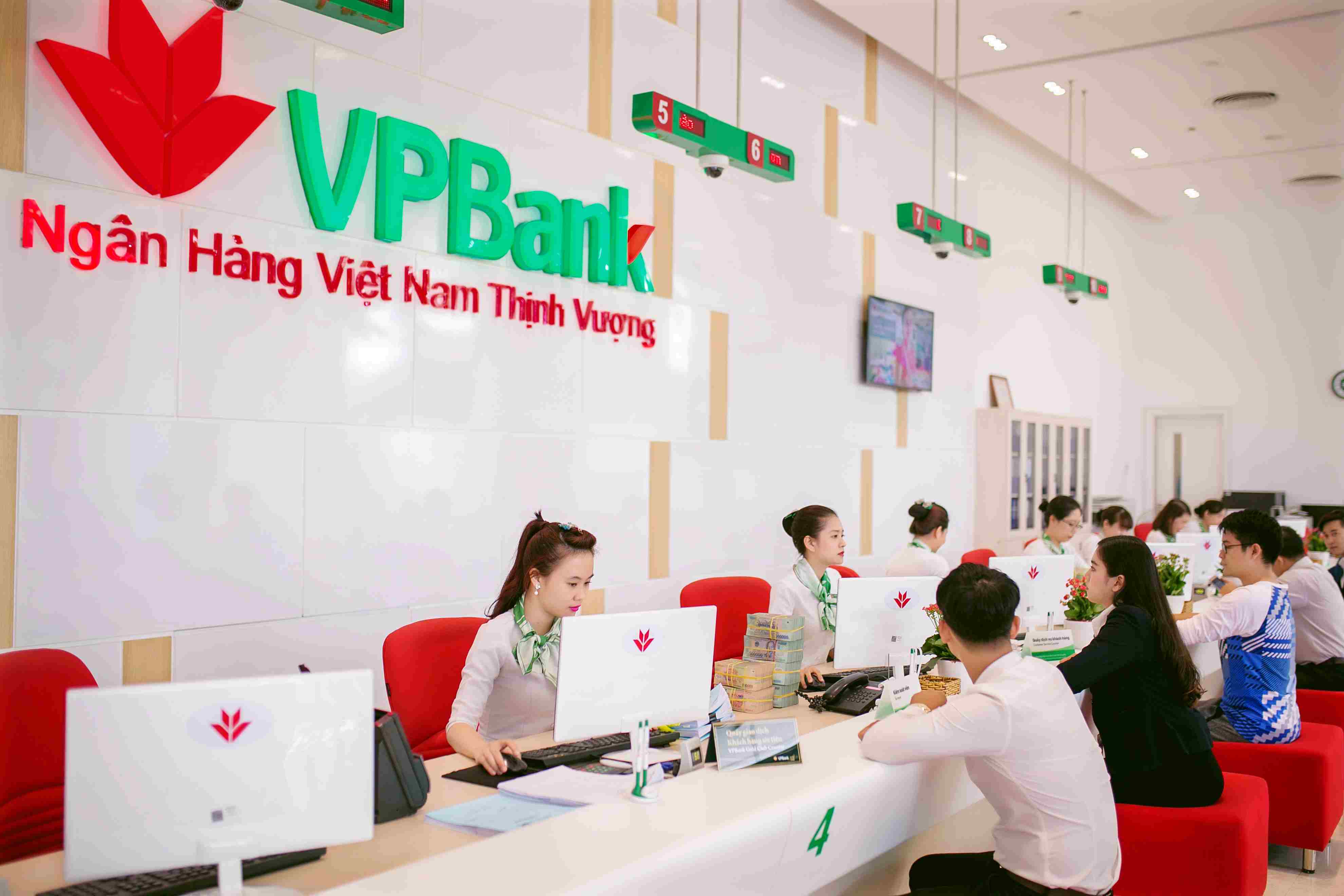 Lợi nhuận hợp nhất quý II của VPBank tăng 34% so với cùng kỳ, tiếp tục duy trì chất lượng và hiệu quả tăng trưởng