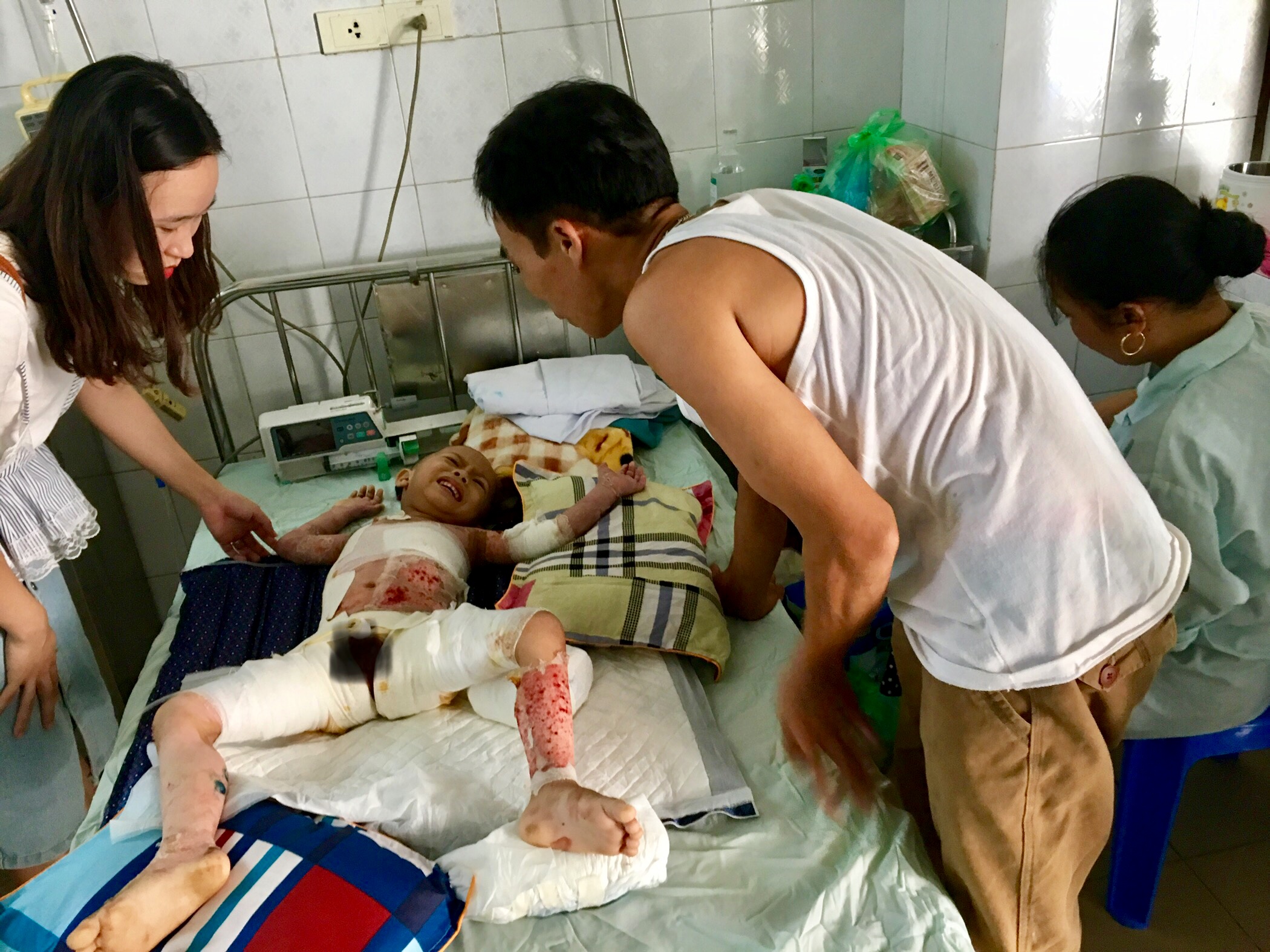 Cô Y tá trẻ trót “yêu” và hết lòng vì công tác từ thiện