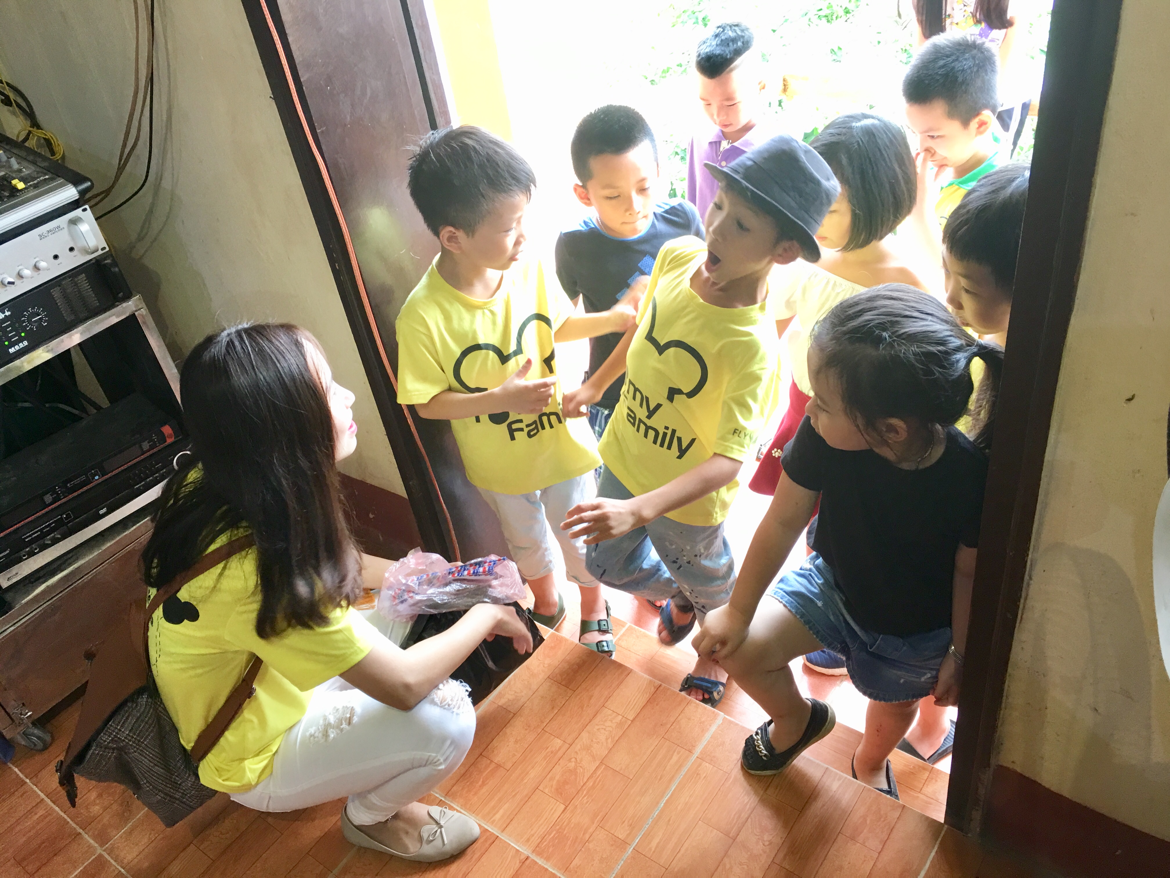 Cô Y tá trẻ trót “yêu” và hết lòng vì công tác từ thiện