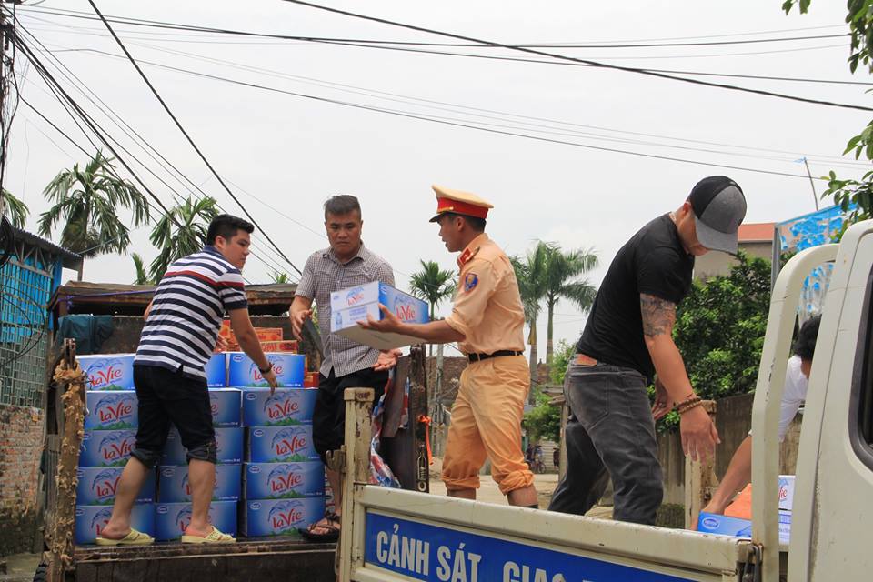 Hơn 200 suất quà đến với bà con vùng lũ Chương Mỹ