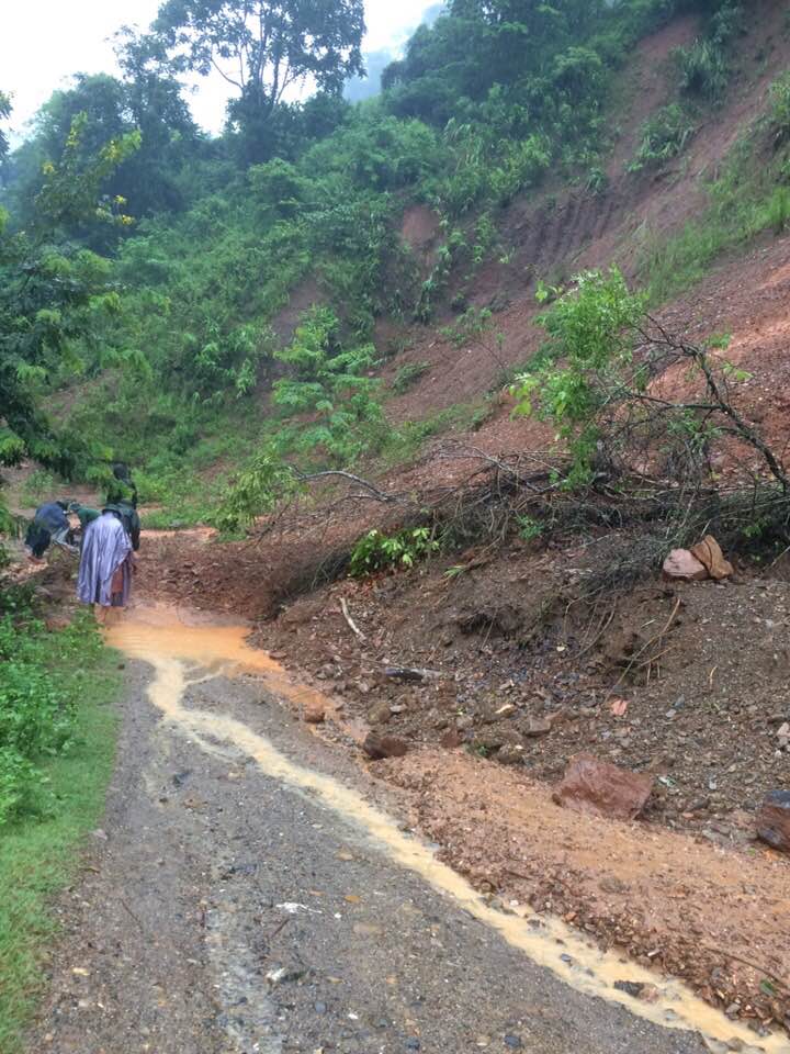 Hàng trăm CBCS giúp dân khắc phục hậu quả mưa lũ sau cơn bão số 4