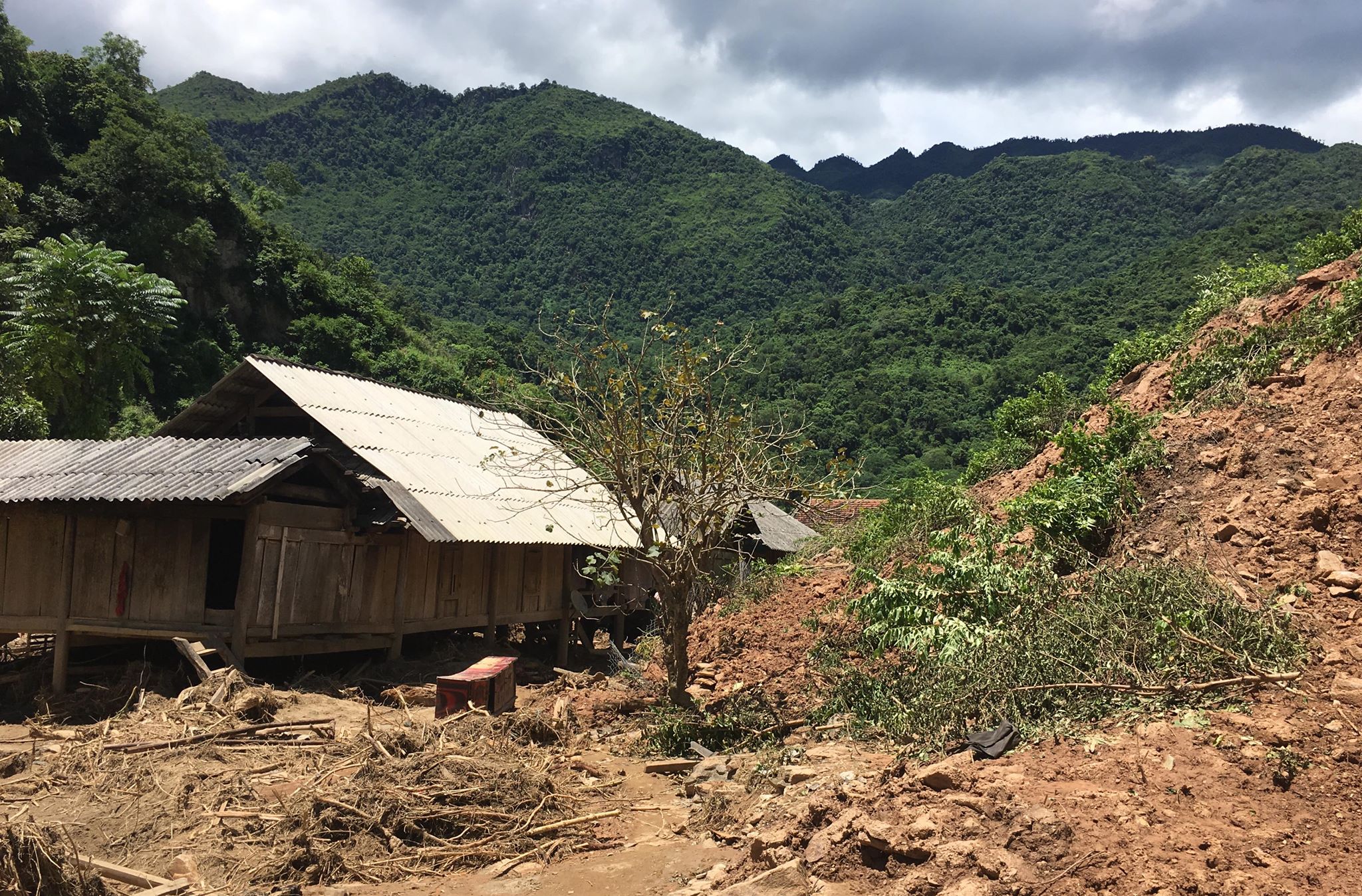 Biên phòng Nghệ An: Thăm hỏi hỗ trợ nhân dân vùng lũ