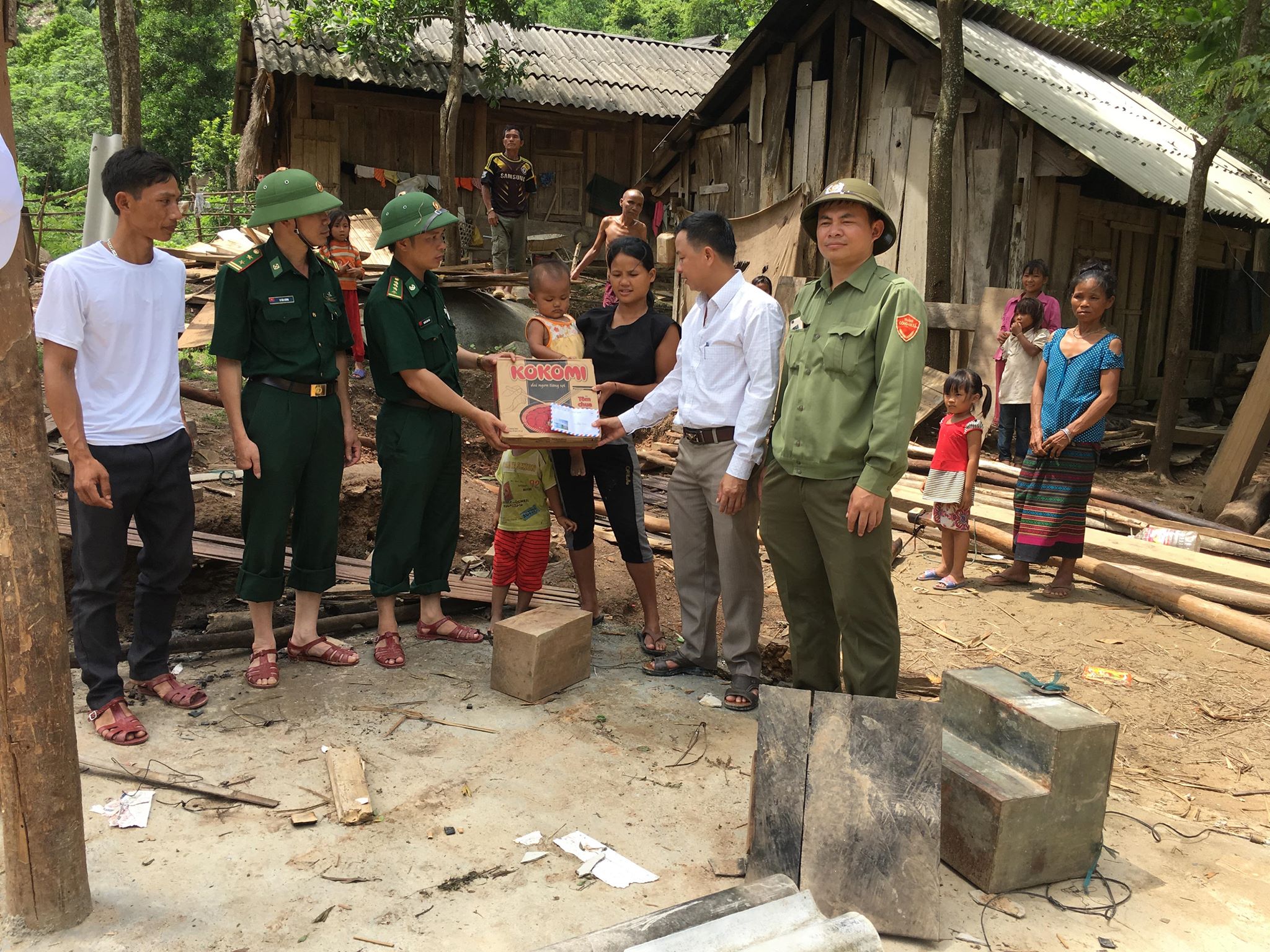 Biên phòng Nghệ An: Thăm hỏi hỗ trợ nhân dân vùng lũ