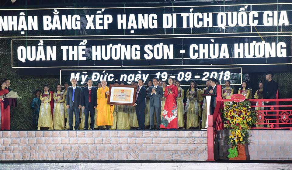 Chùa Hương đón Bằng xếp hạng di tích Quốc gia đặc biệt 