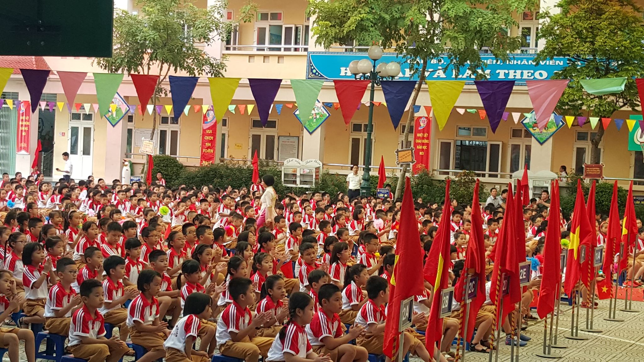 Trường Tiểu học Nam Từ Liêm: Rộn ràng tiếng trống khai giảng năm học 2018 – 2019