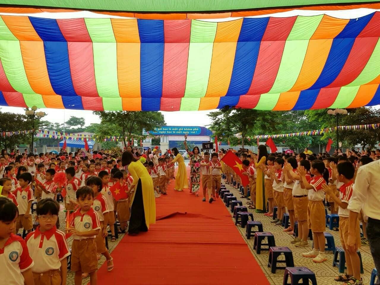 Trường Tiểu học Nam Từ Liêm: Rộn ràng tiếng trống khai giảng năm học 2018 – 2019