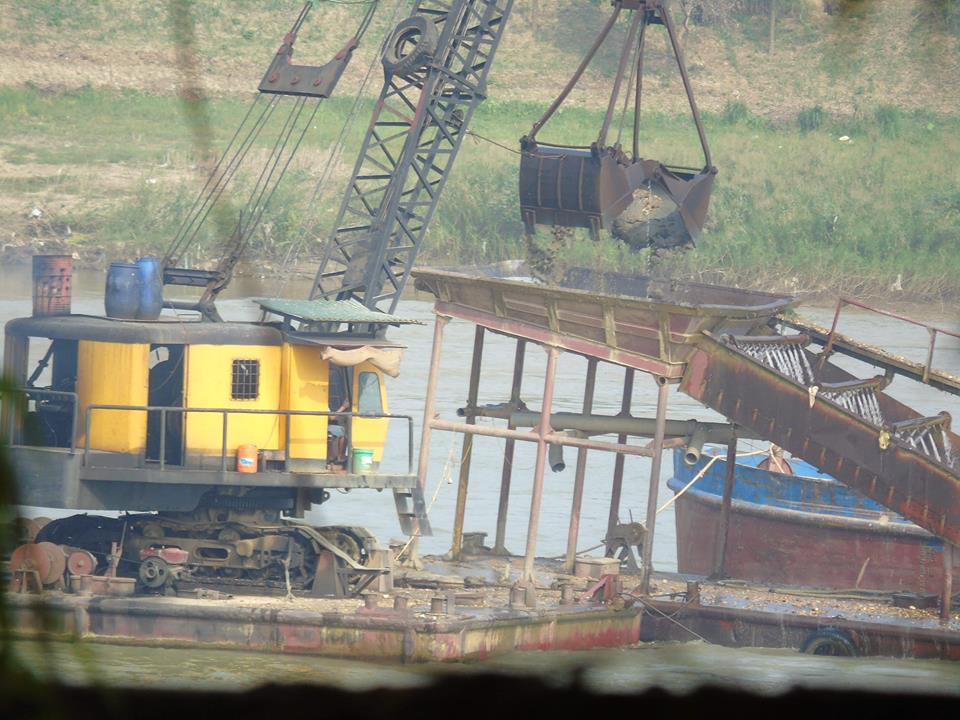 Phù Ninh Phú Thọ Ảnh hưởng nạn cát tặc đất ruộng vườn cuốn theo dòng nước 