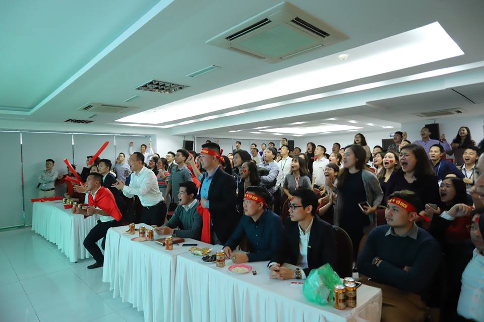 CENLAND tặng 1 tỷ đồng cho thầy trò HLV Park Hang-Seo