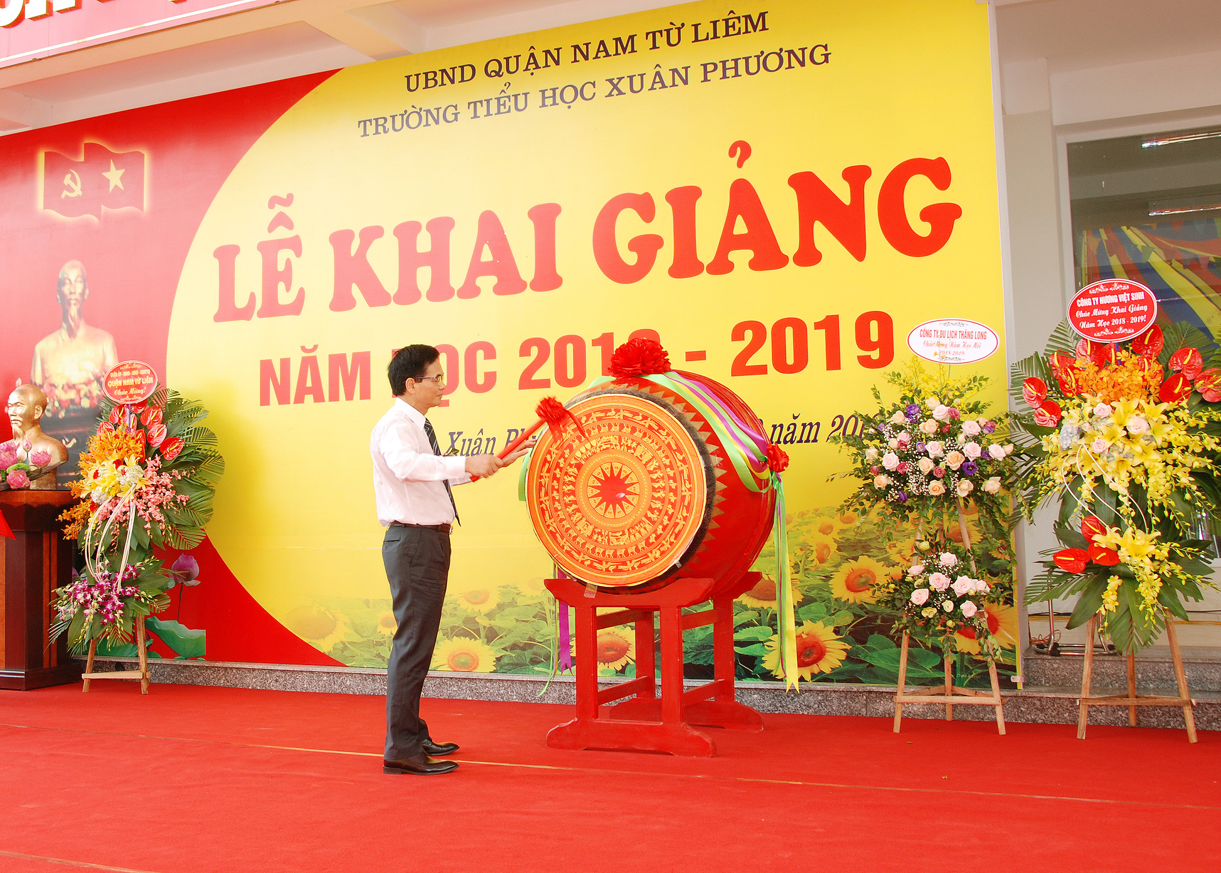 Khai giảng