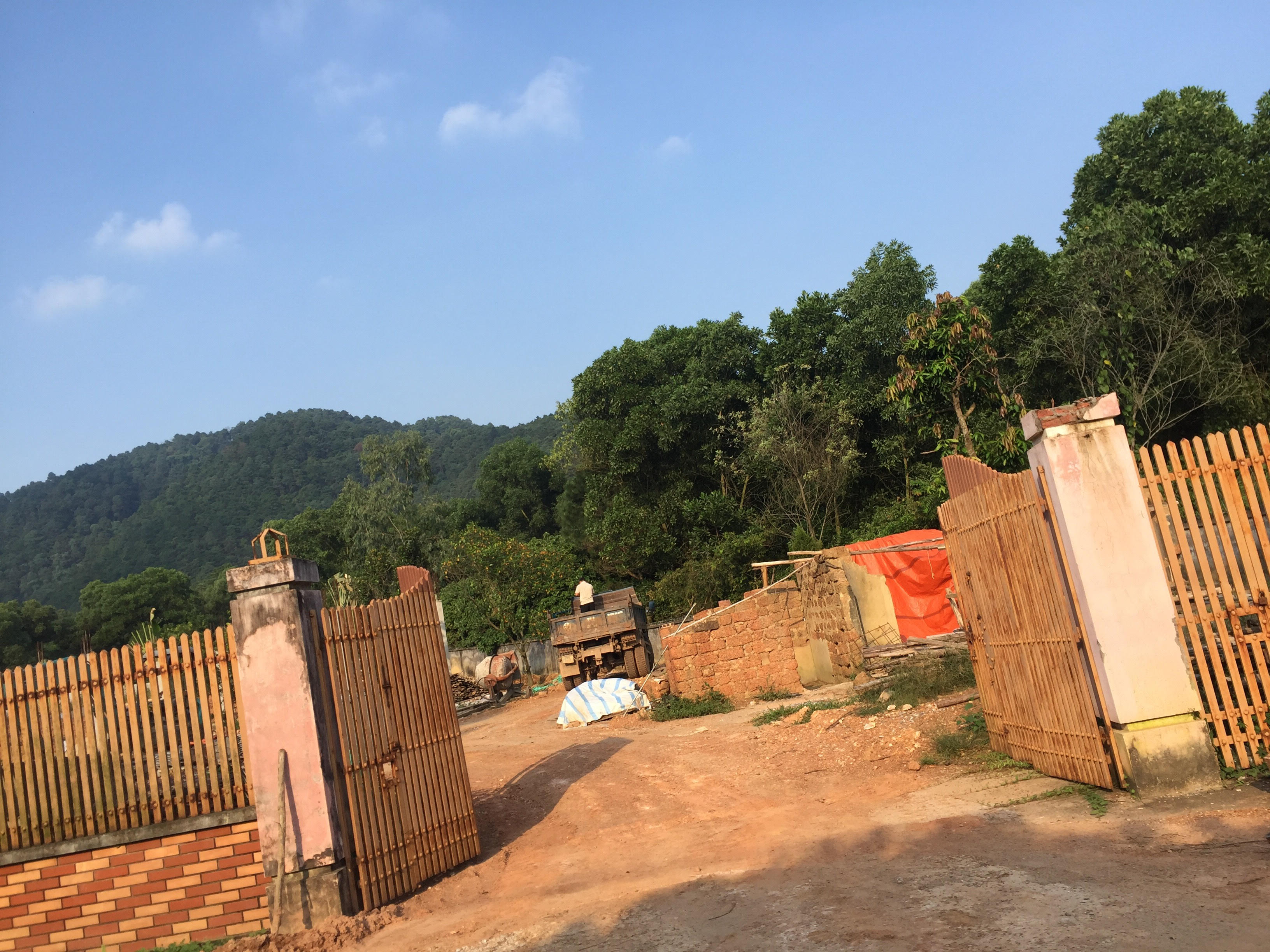 Sóc Sơn - Hà Nội Biệt thự Nhà Vườn mọc lên như nấm sau mưa trong đất rừng phòng hộ 