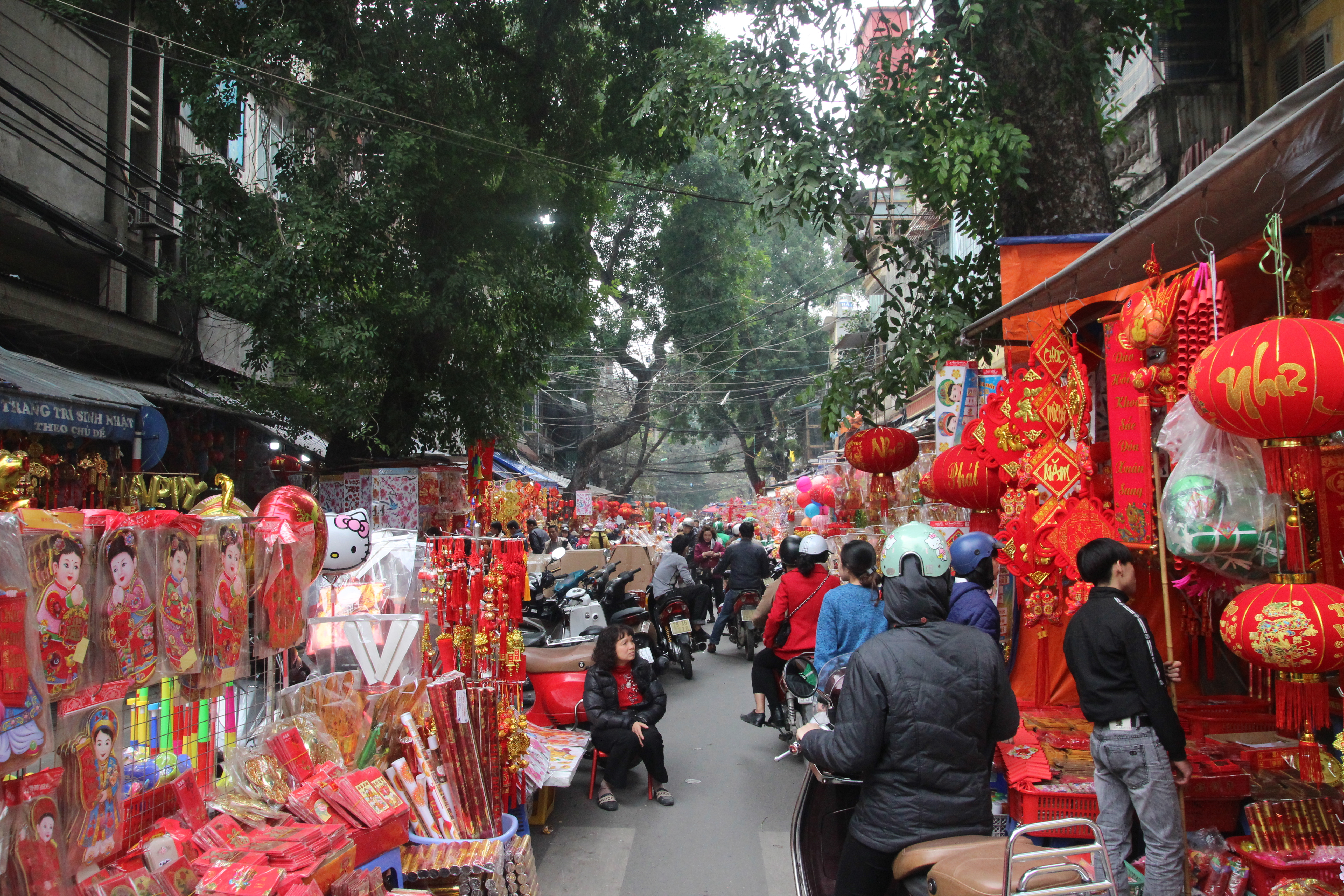 Thủ phủ hàng mã nhộn nhịp cận ngày cúng Ông Táo 