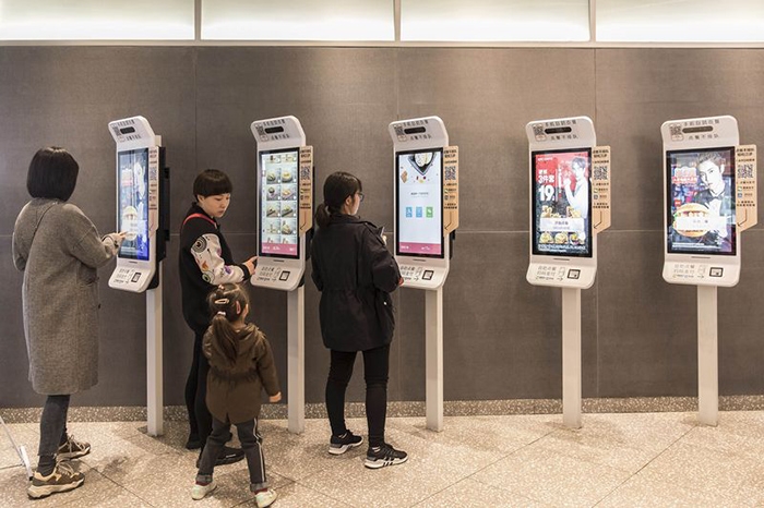 KFC Trung Quốc dùng AI giúp khách hàng chọn món ăn và thanh toán