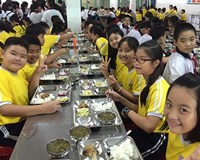 Tăng cường bảo đảm việc cung ứng thực phẩm vào trường học 