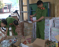 Lạng Sơn: Liên tiếp phát hiện, thu giữ thực phẩm bẩn, hàng giả nhập lậu qua biên giới