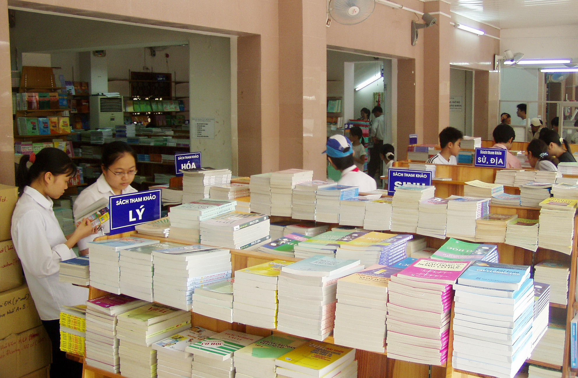 Nhà xuất bản Giáo dục điều chỉnh tăng giá sách giáo khoa 