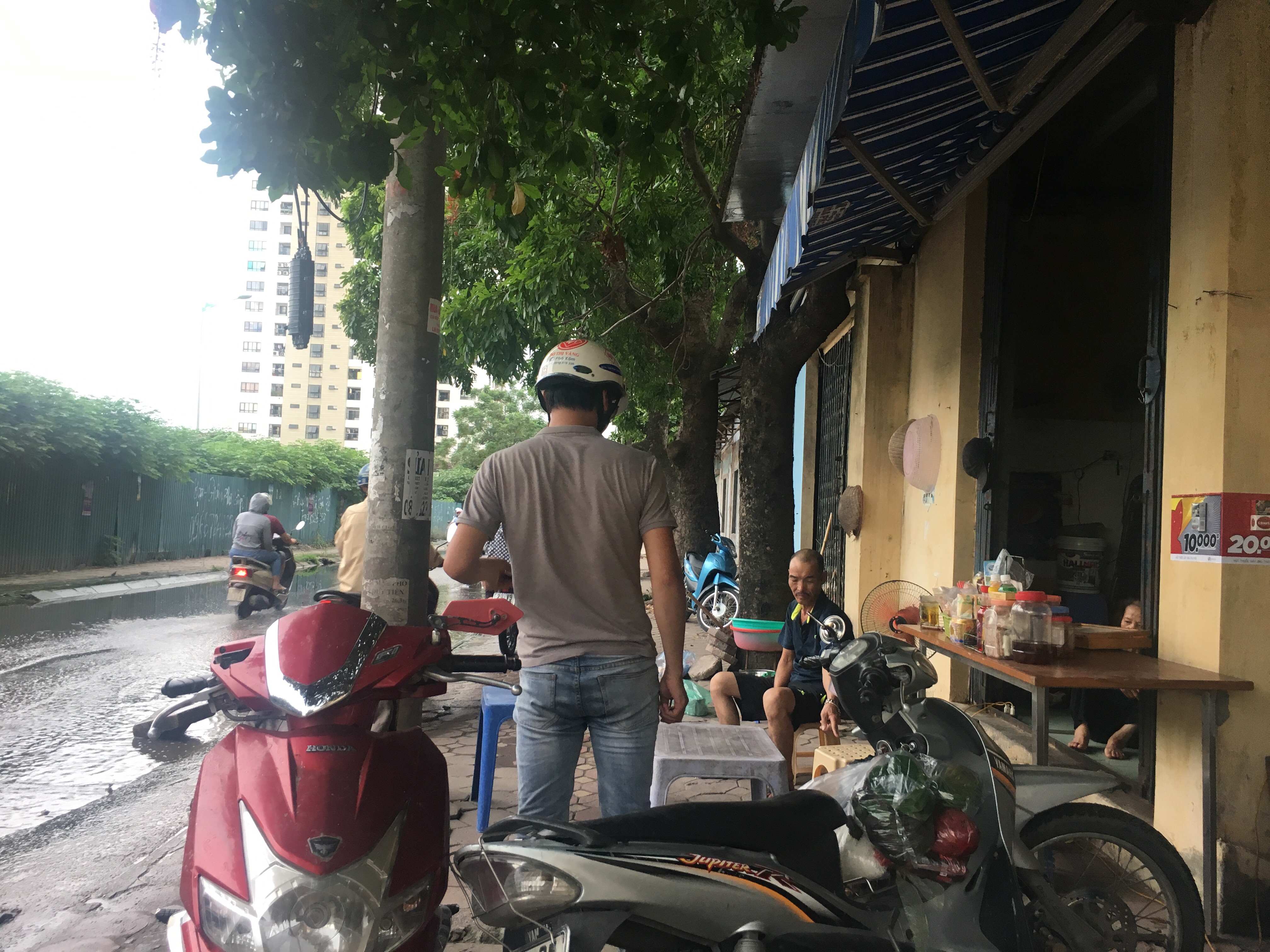 Hà Nội: Đường Lương Thế Vinh không mưa đường vẫn ngập