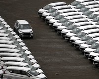 Hàng ngoại về ồ ạt nội địa dư thừa lắp ráp ô tô giảm giá tận cùng 