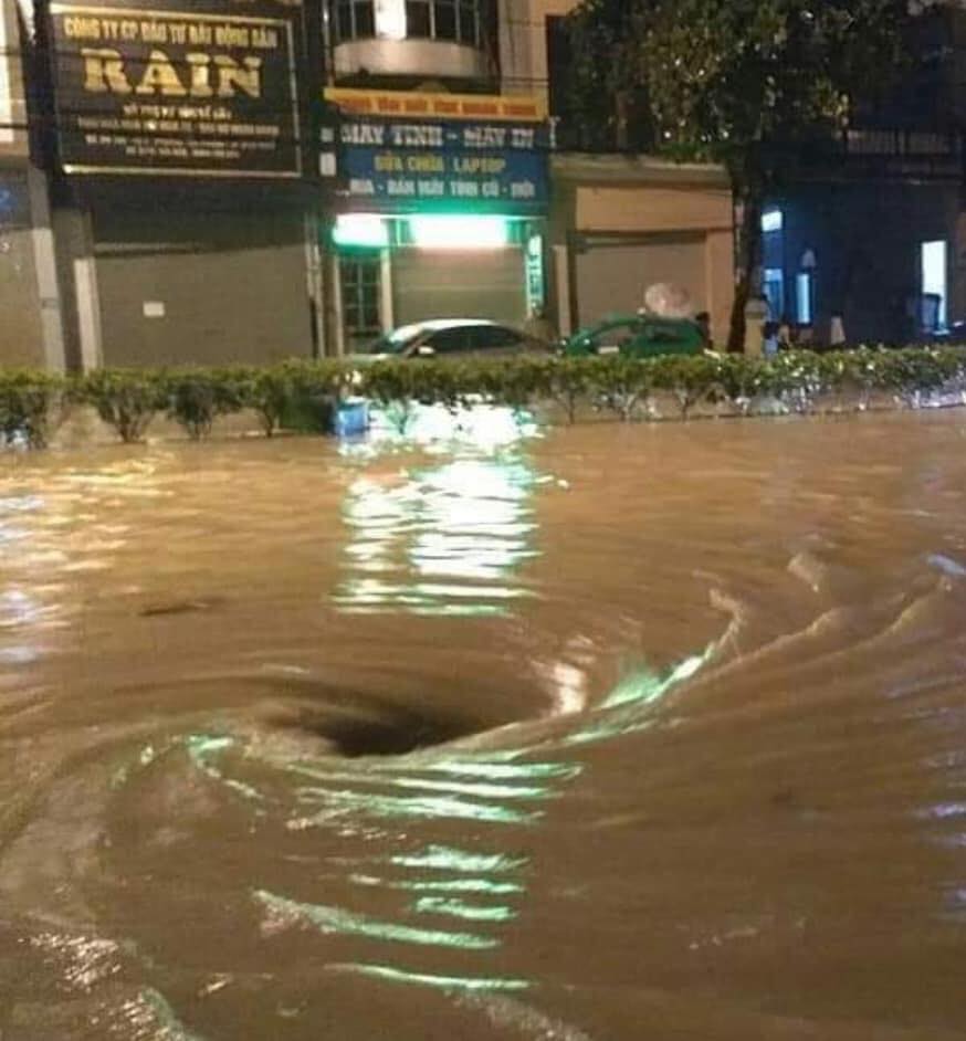 Điện Biên Nhiều tuyến đường ngập sâu trong nước cảnh báo lũ quét sạt lở 