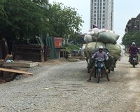Hà Nội Xe chở hàng cồng kềnh tiềm ẩn nguy cơ TNGT  