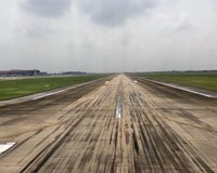 Nguy cơ đóng cửa đường băng sân bay Nội Bài vì xuống cấp