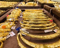 Giá vàng hôm nay 20/8 Bất ngờ tụt đỉnh 
