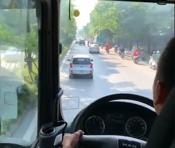 Xử lý tài xế không nhường đường cho xe chữa cháy 