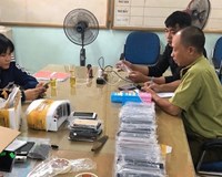 Hà Nội Thu giữ hàng trăm chiếc iPhone Samsung không rõ nguồn gốc 