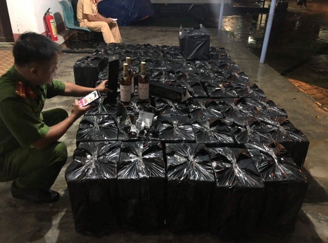 Thu giữ hơn 600 chai rượu ngoại nhập lậu giá gần 1 tỷ 