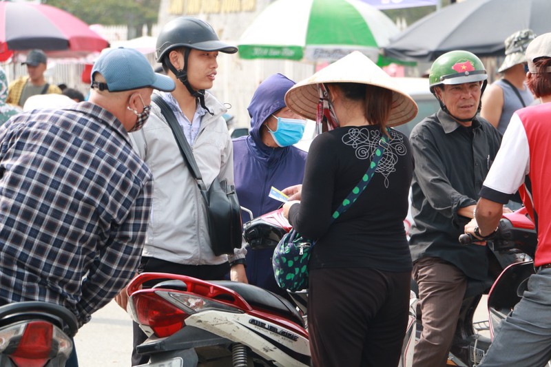 Phát hiện gần 1.000 vé giả trước trận Việt Nam-Thái Lan