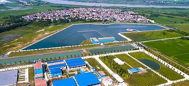 Bão giá nước cao ngất chưa tan, lại lộ đường ống bán nước chui của Sông Đuống