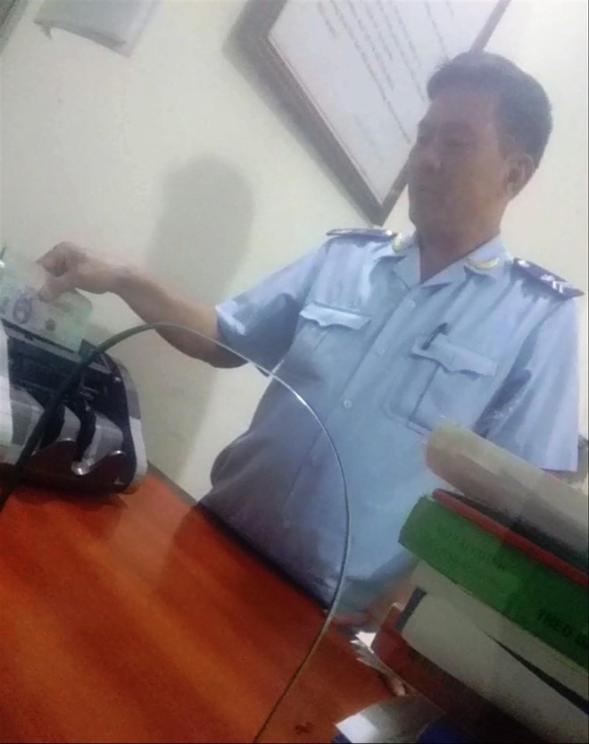 Điện Biên Tạm đình chỉ công tác 3 cán bộ hải quan tại cửa khẩu Tây Trang