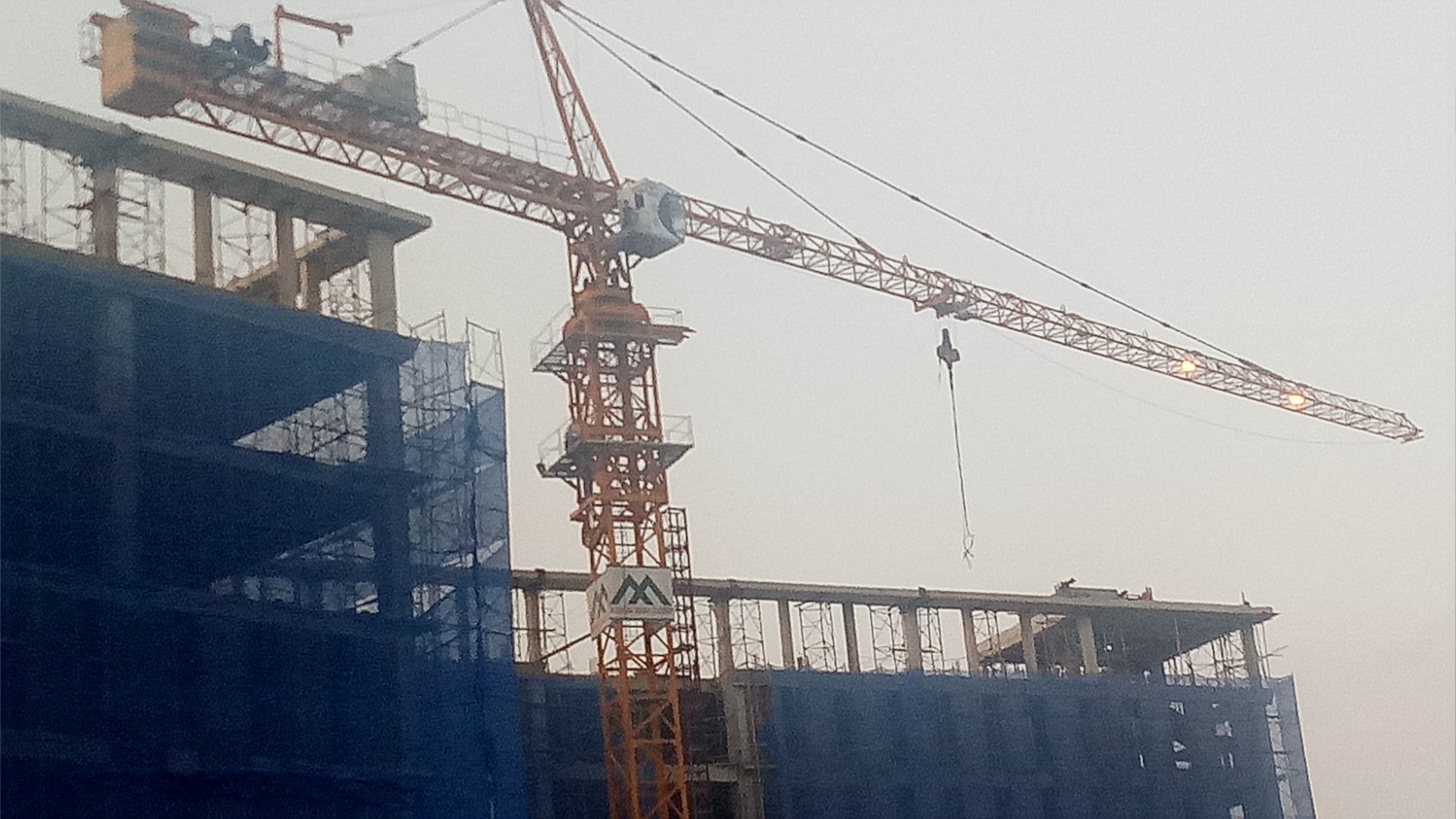 Bảo đảm hành lang an toàn lưới điện cao thế còn nhiều khó khăn