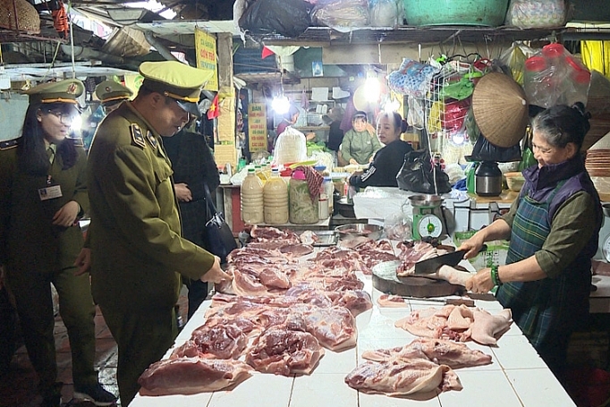 Tăng cường kiểm soát việc vận chuyển lợn, sản phẩm từ lợn qua biên giới