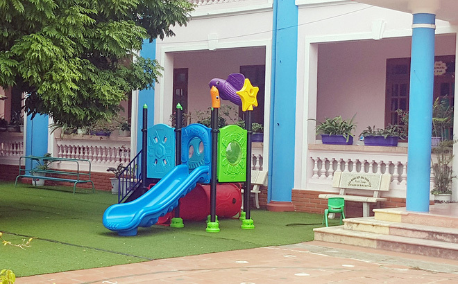 Vụ bé trai tử vong vì kẹt đầu khi chơi cầu trượt Công an triệu tập 3 cô giáo