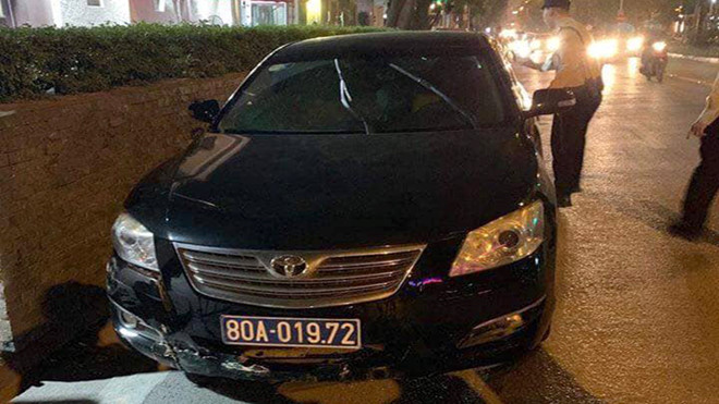 Vụ xe Camry biển xanh của VFF gây tai nạn rồi bỏ chạy Đình chỉ tài xế, xe đang trong thời gian bị thu hồi biển số!