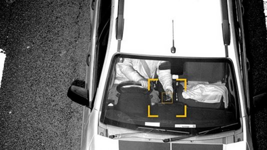 Australia Sử dụng camera phát hiện tài xế sử dụng điện thoại khi lái xe