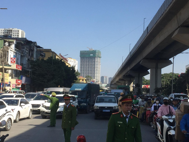 Hà Nội Xe tải tông xe máy trên đường Nguyễn Trãi khiến 2 người tử vong