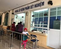  Bệnh viện Xanh Pôn tạm đình chỉ công tác 3 cán bộ cắt que xét nghiệm HIV 