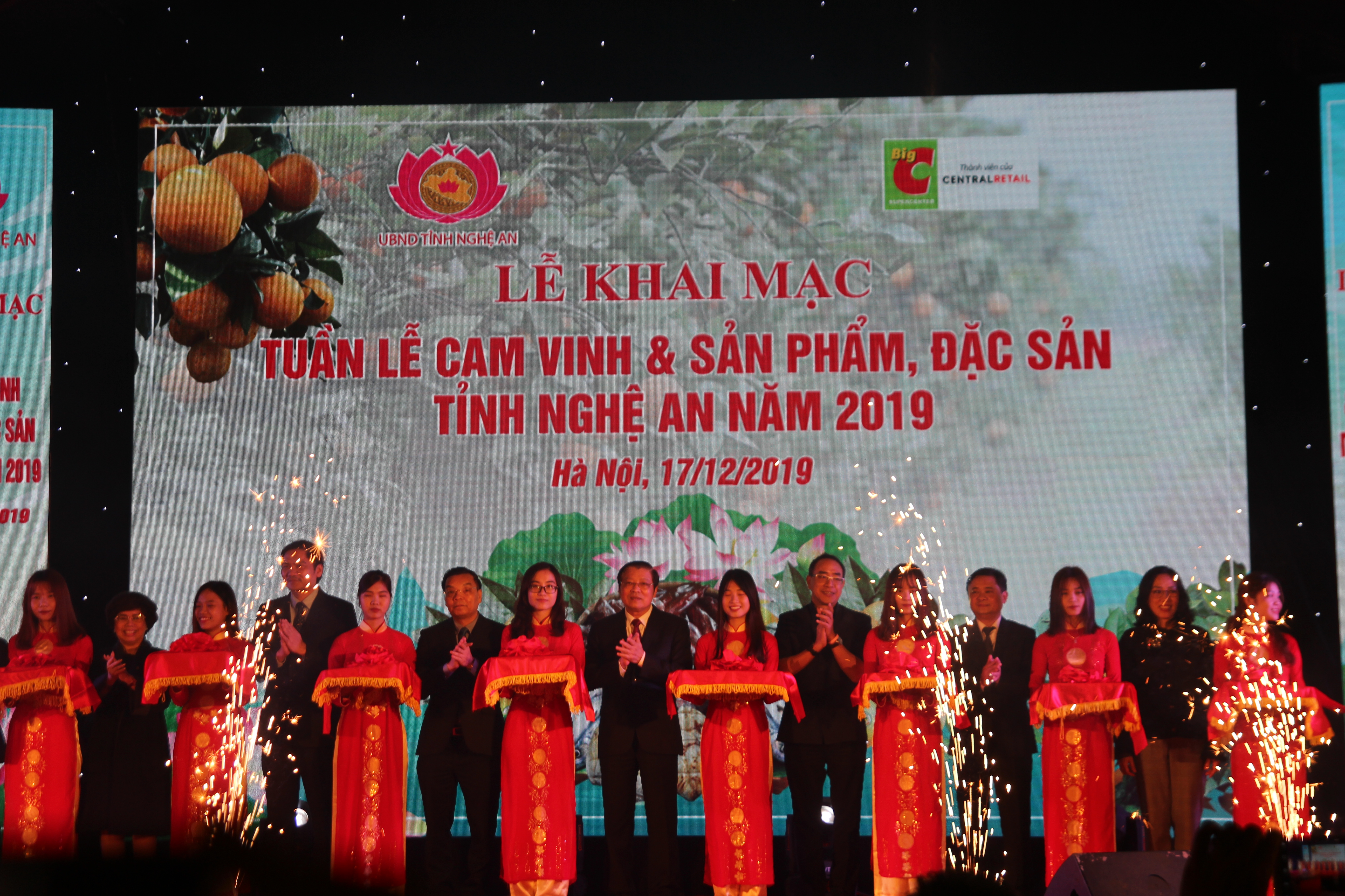 Khai mạc Tuần lễ Cam Vinh và sản phẩm, đặc sản tỉnh Nghệ An tại Hà Nội 