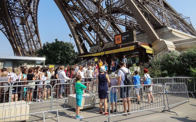 Nhân viên đình công Tháp Eiffel phải đóng cửa 