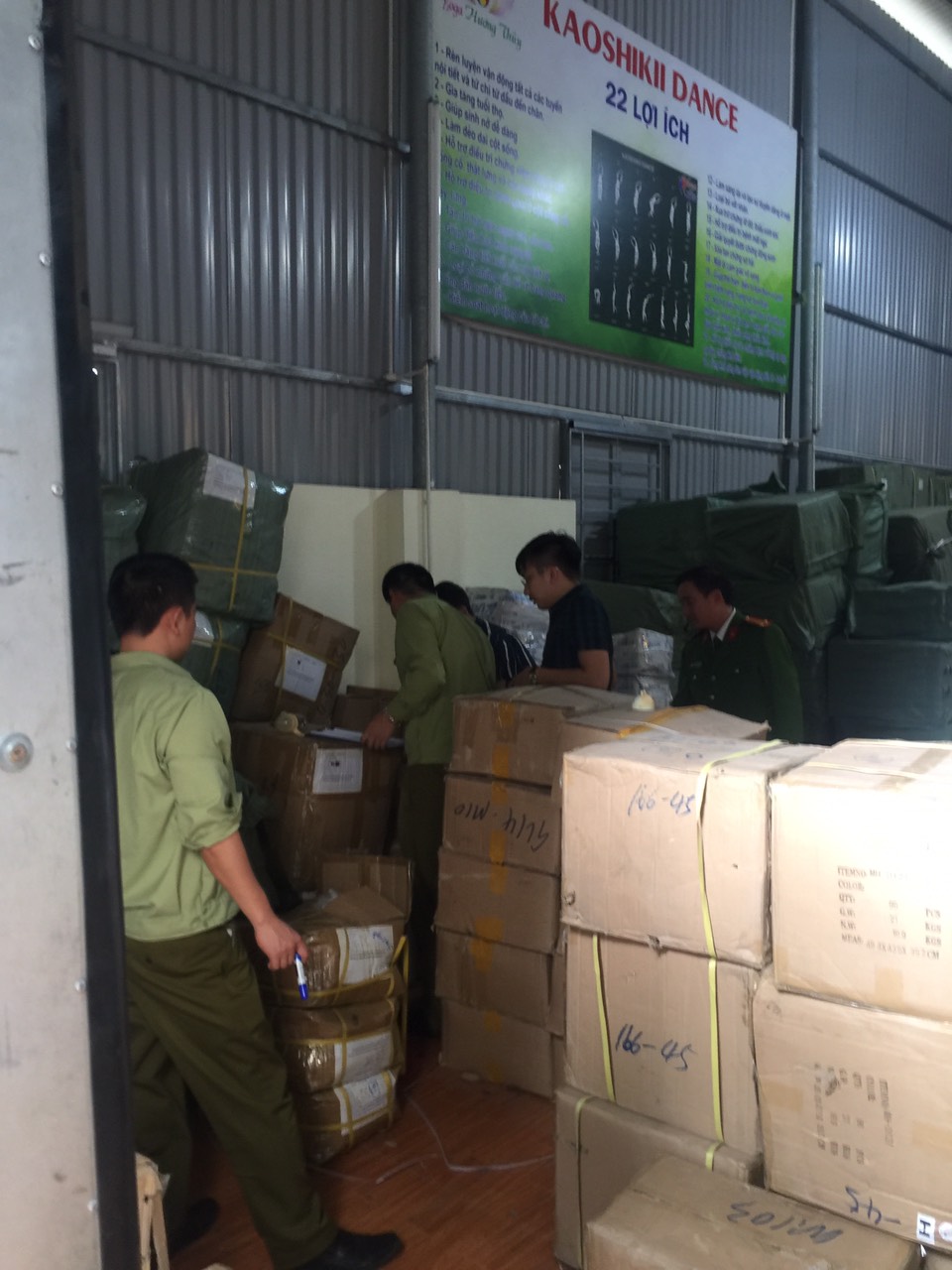 Phát hiện doanh nghiệp kinh doanh thiết bị y tế nghi nhập lậu tại Bắc Ninh