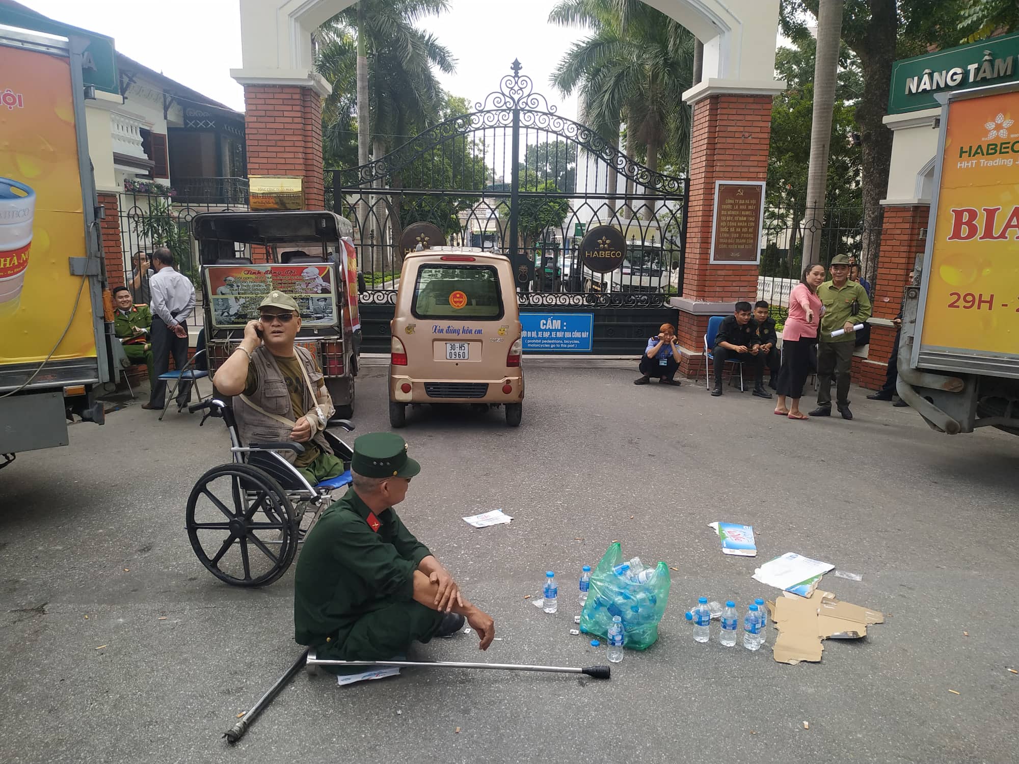 Lợi nhuận lao dốc mạnh, Habeco dính lùm xùm bán bã bia