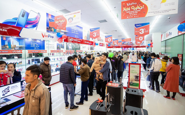 Đằng sau câu chuyện Vingroup rút lui khỏi mảng bán lẻ trực tiếp