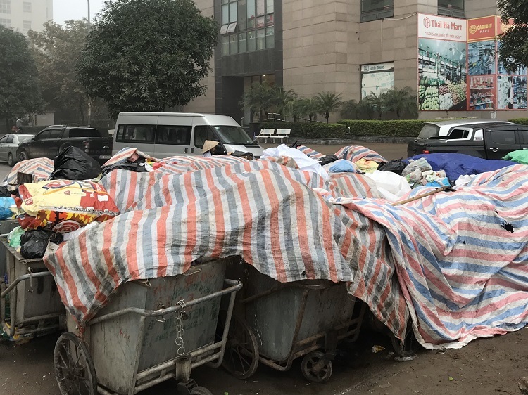 Hà Nội Sức chứa bãi rác Nam Sơn chật cứng, rác được chuyển lên Sơn Tây