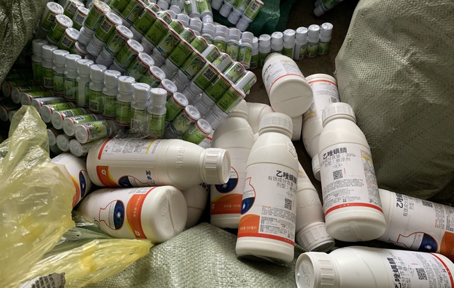 Lạng Sơn Tiêu hủy gần 6.000 lọ thuốc thúc chín hoa quả, thuốc bảo vệ thực vật