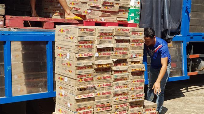 Bình Phước Thu giữ hàng ngàn lon nước ngọt Bò húc không rõ nguồn gốc